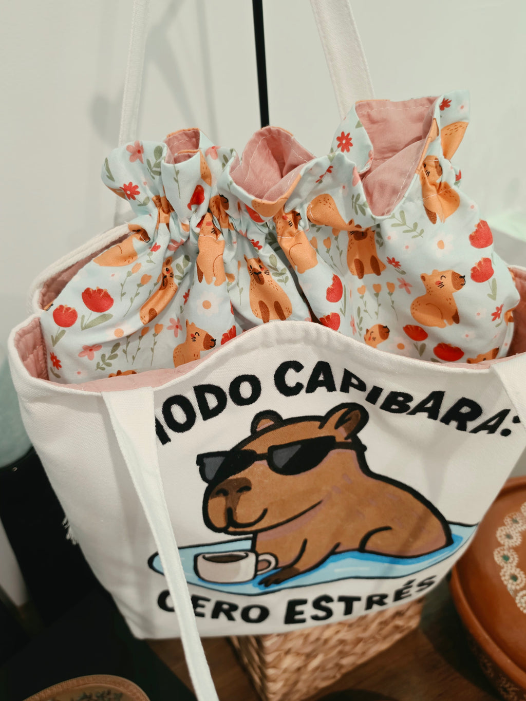 "Moda Capibara: Cero Estrés" (Set Premium de 4 Piezas)