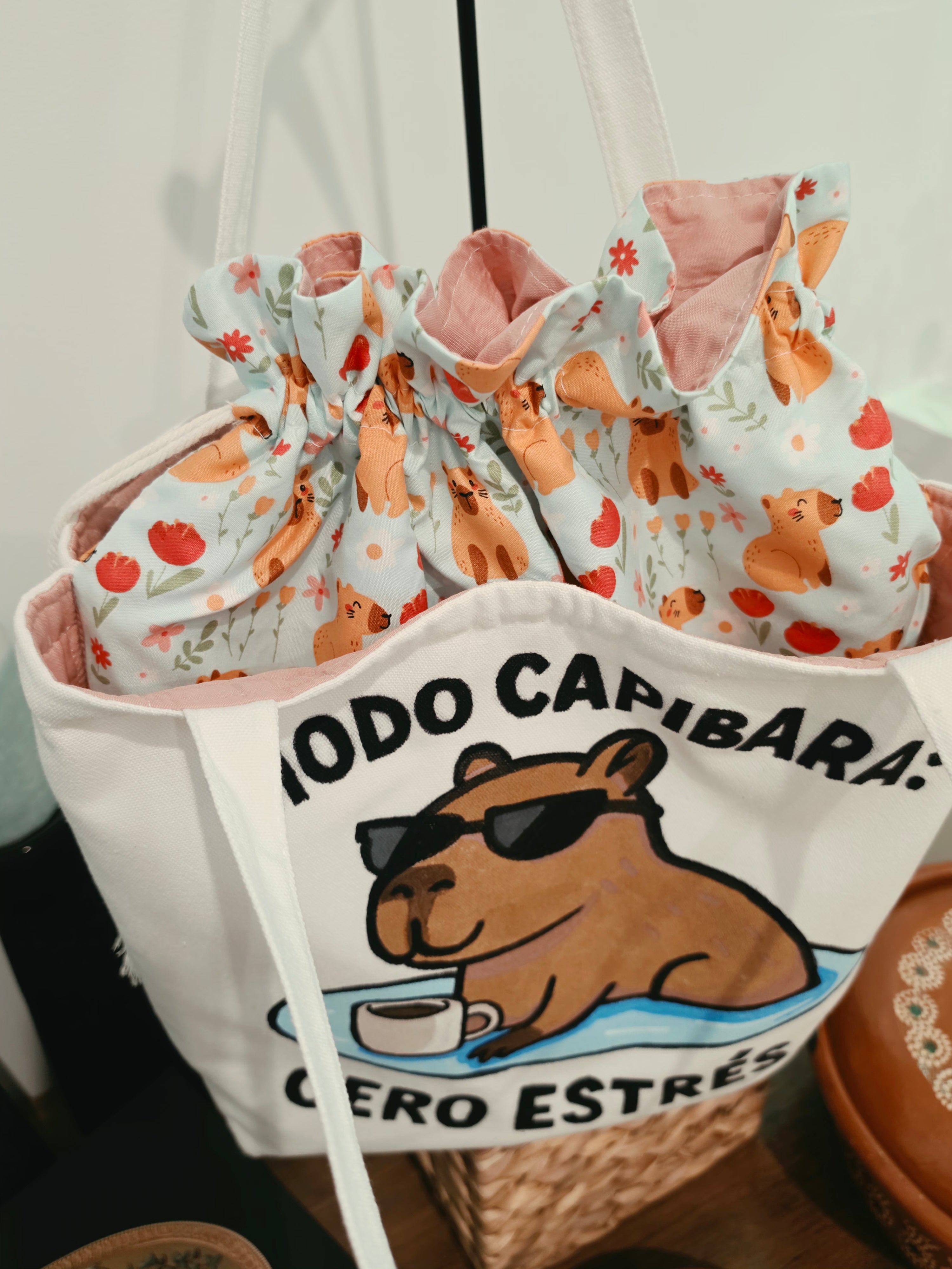 "Moda Capibara: Cero Estrés" (Set Premium de 4 Piezas)