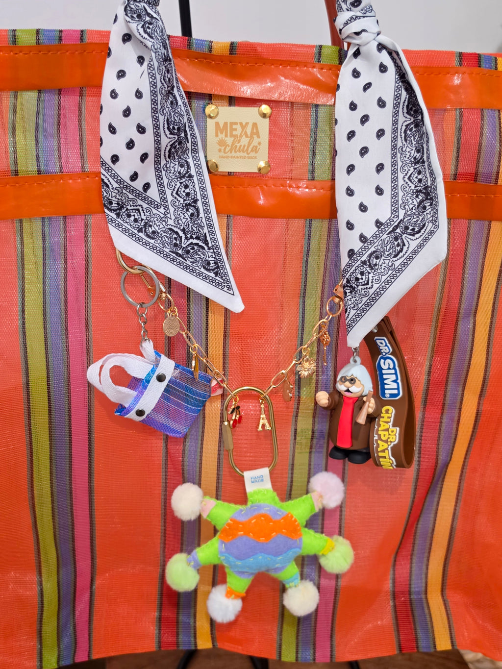 Bolso de Mercado Grande "Farmacia y Fiesta" con Dijes del Dr. Simi y Piñata Artesanal