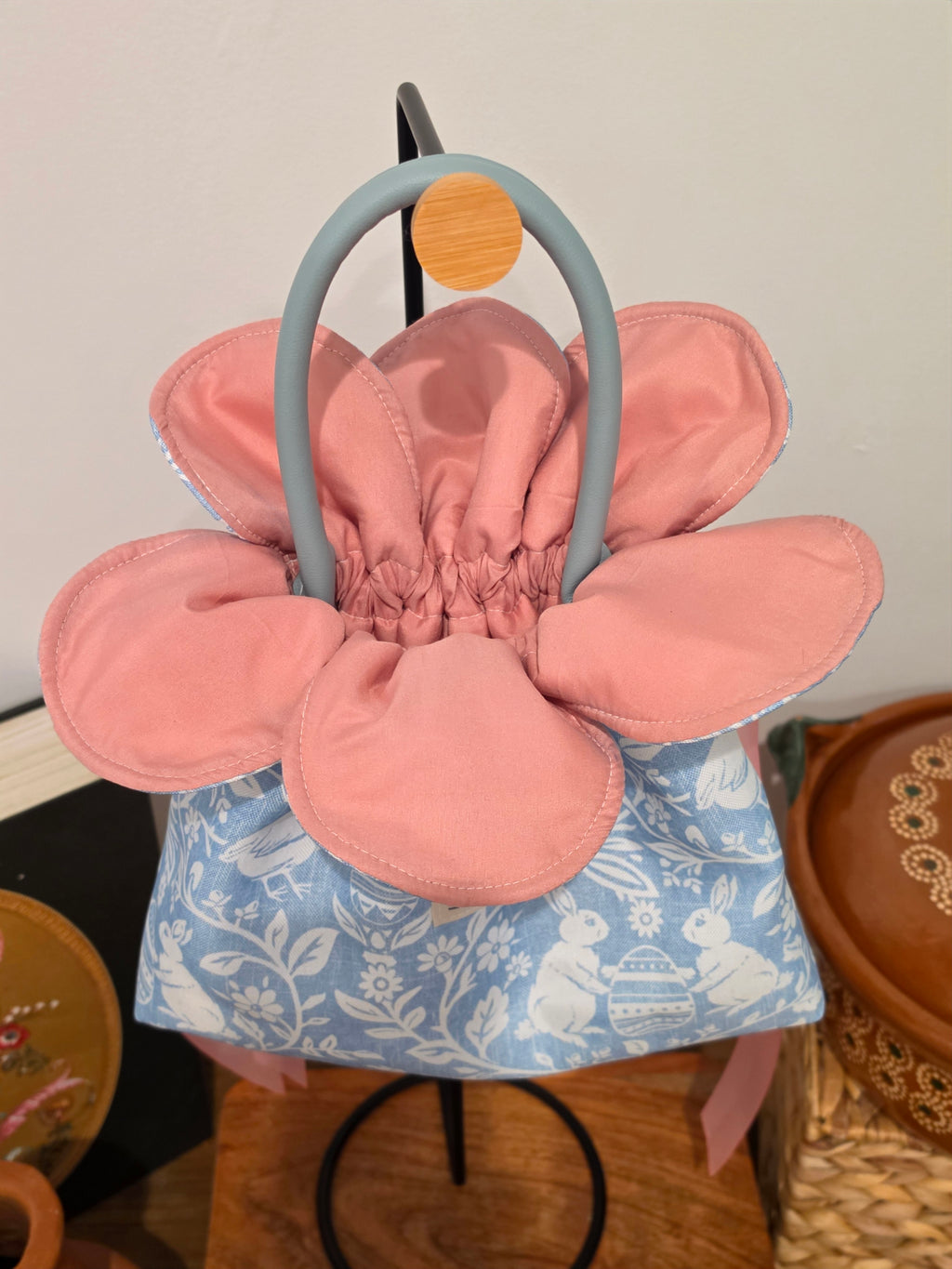 Bolso Estilo "Flor de Primavera" con Estampado de Conejitos