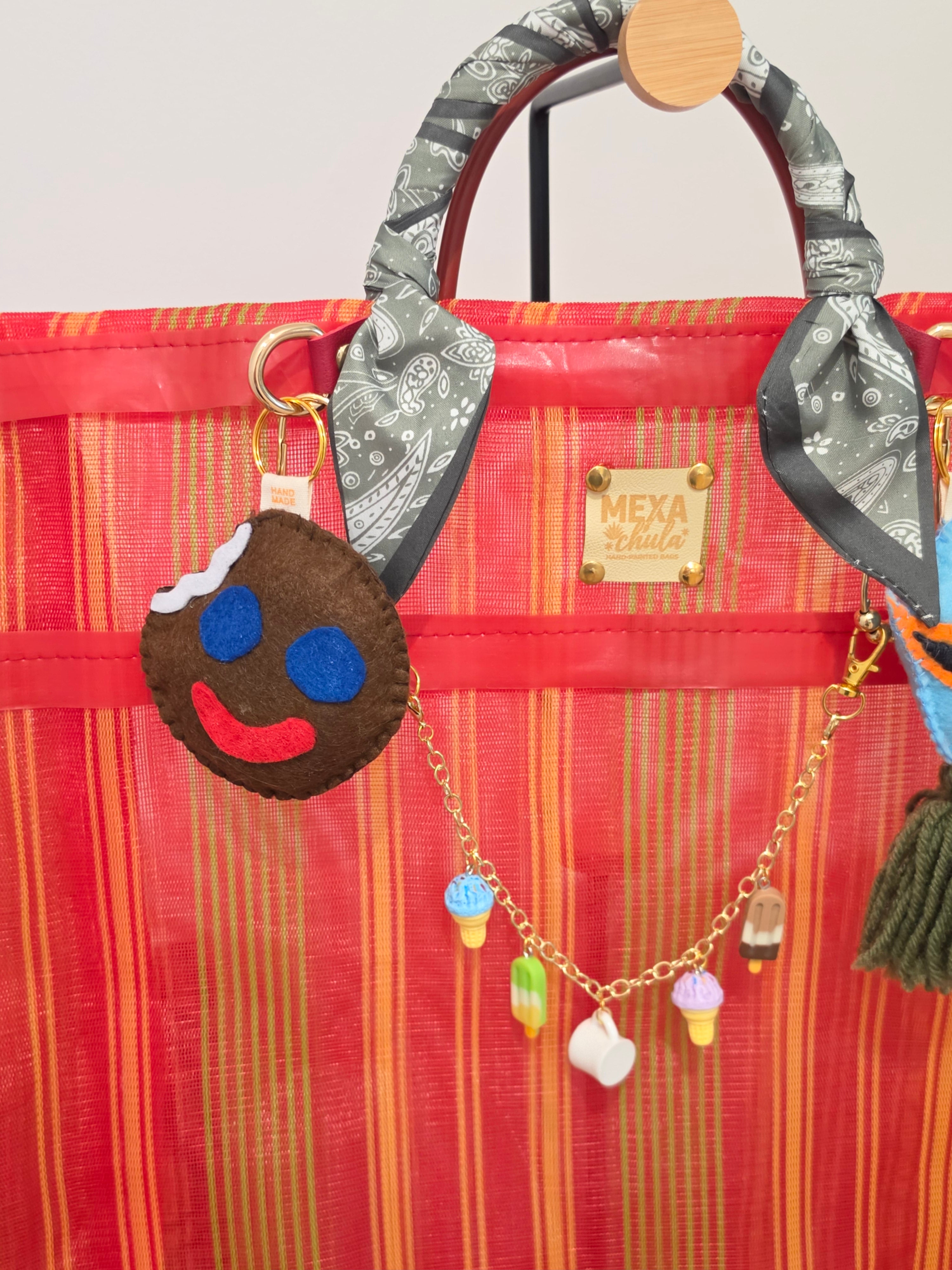 Bolso de Mercado Grande "Lucha y Dulzura" con Dijes de Luchador y Galleta Artesanal