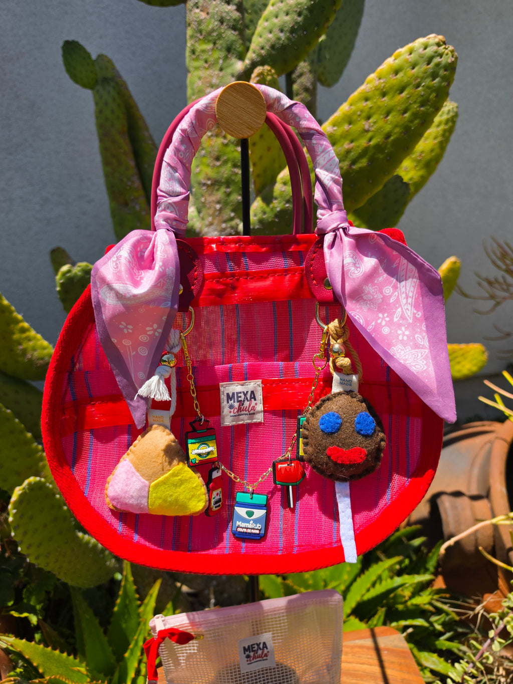 Bolso "Chula Circular" – Edición Rosa Mexicano con Charms Artesanales