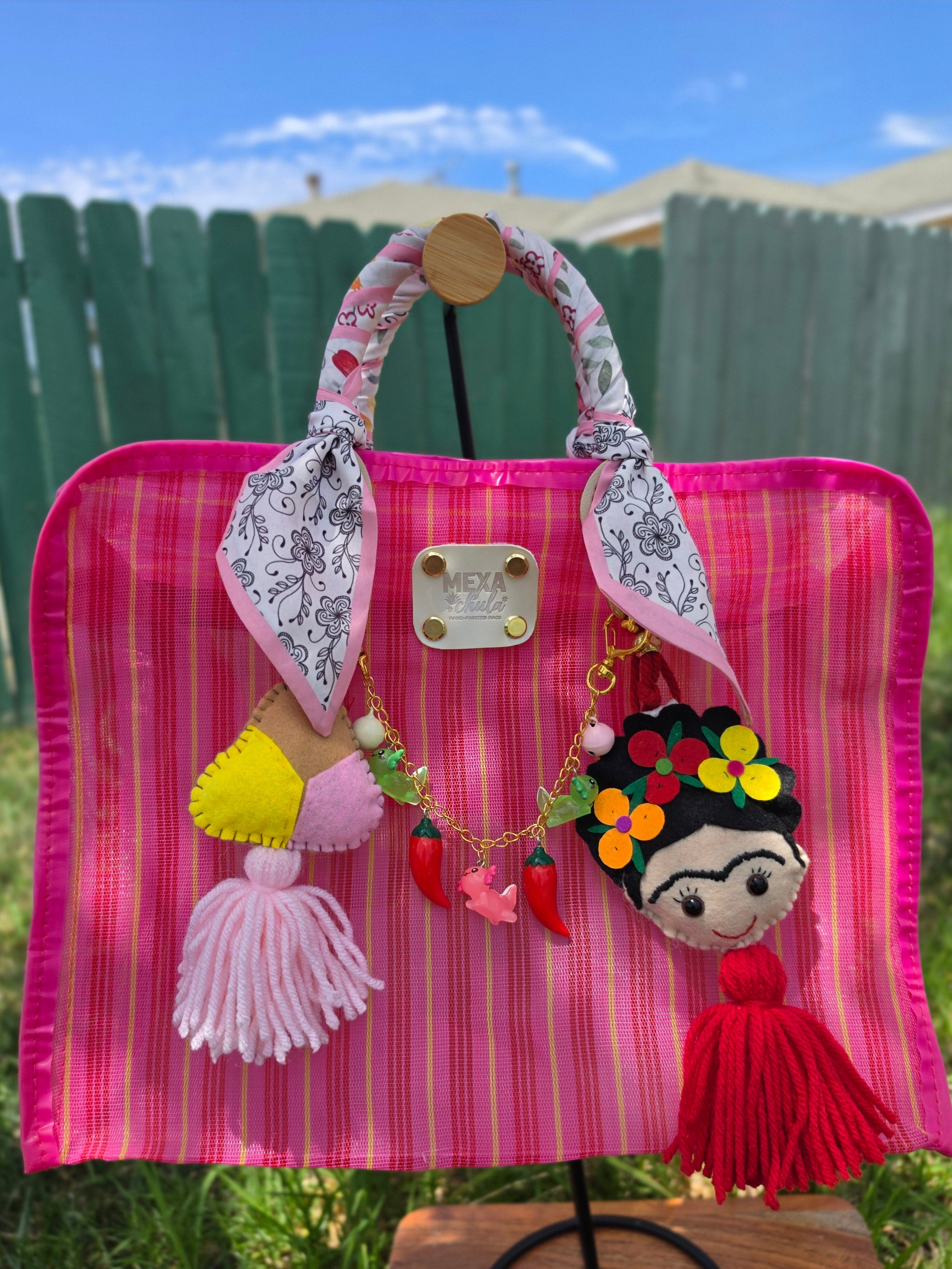Bolsa mexicana rosa con zipper trasero y charms hechos a mano