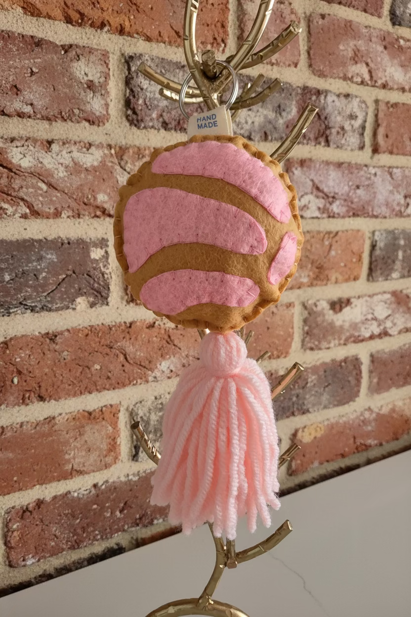 Llavero Artesanal de Fieltro "Concha Pan Dulce" (Varios Colores)