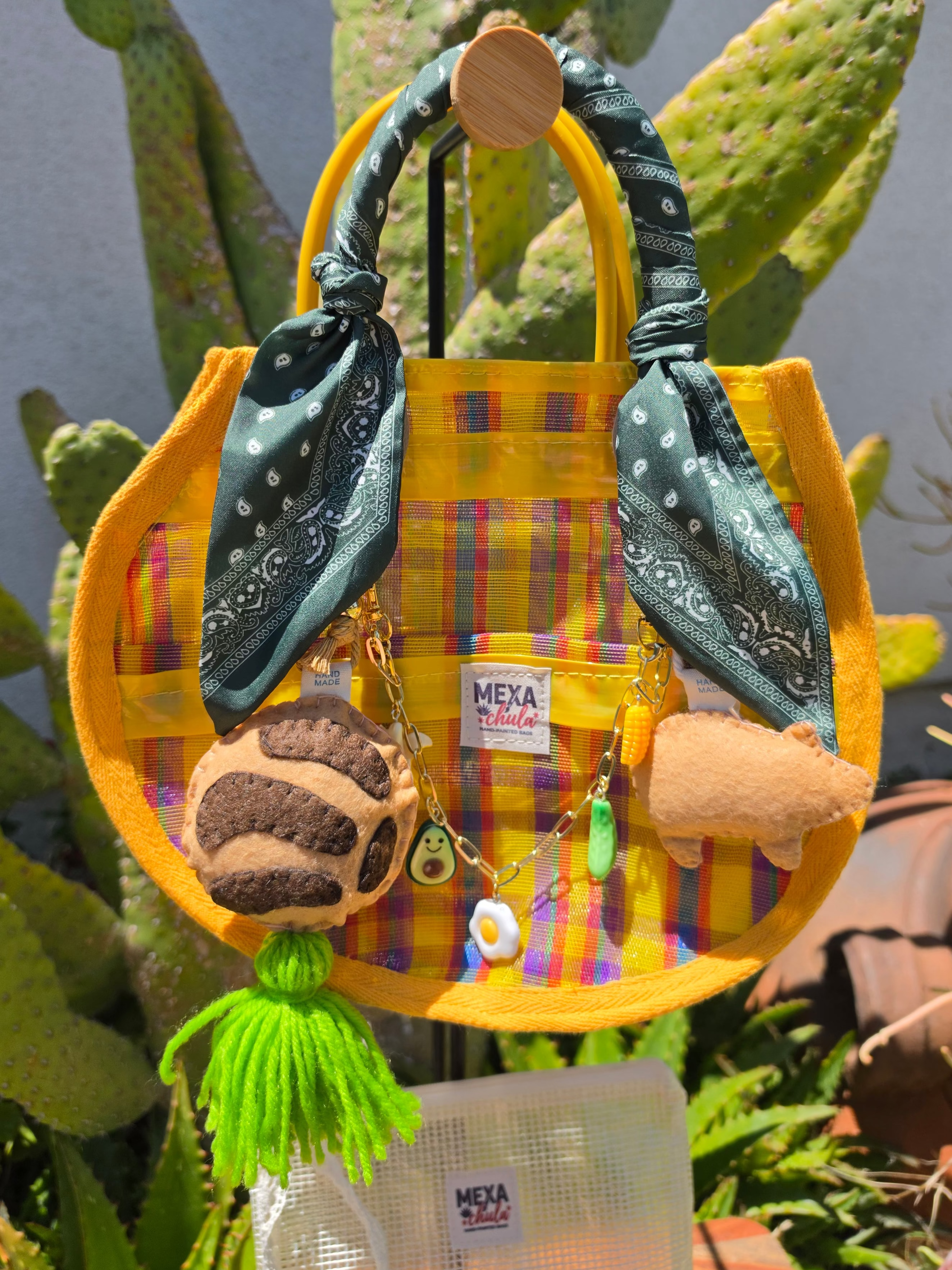 Bolso "Chula Circular"– Edición Amarillo Cuadros con Charms de Panadería