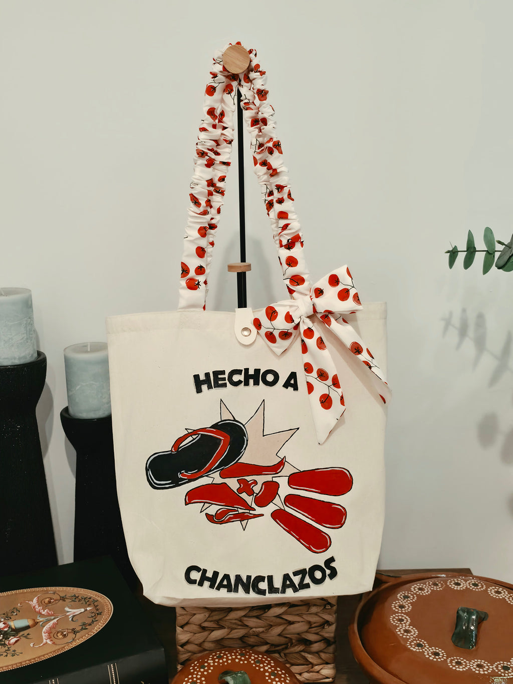 Tote Bag Pintada a Mano - Edición "Hecho a Chanclazos" (Set Premium con Cosmetiquera)