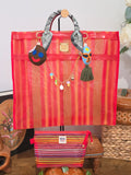 Bolso de Mercado Grande "Lucha y Dulzura" con Dijes de Luchador y Galleta Artesanal