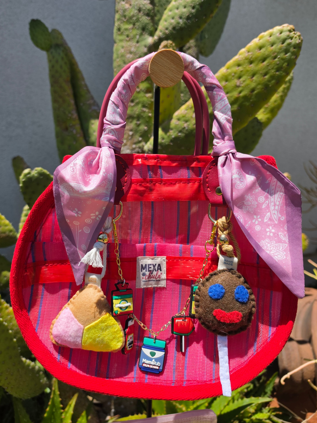Bolso "Chula Circular" – Edición Rosa Mexicano con Charms Artesanales
