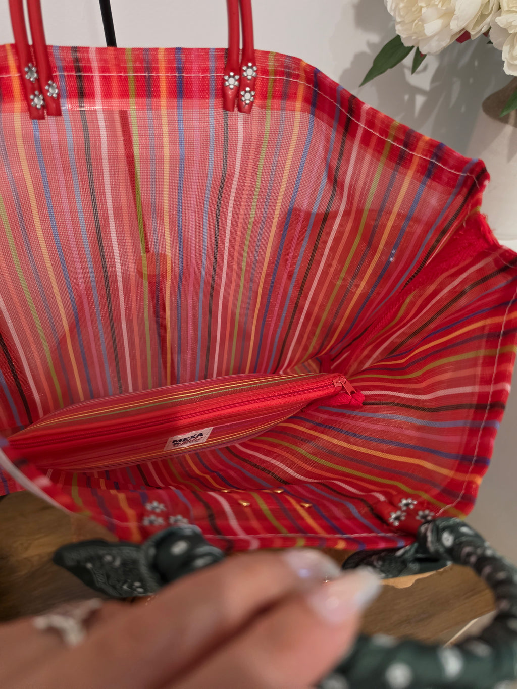 Bolso de Mercado Mediano "Antojos Mexicanos" con Dijes de Cochinito y Paleta Payaso Artesanal