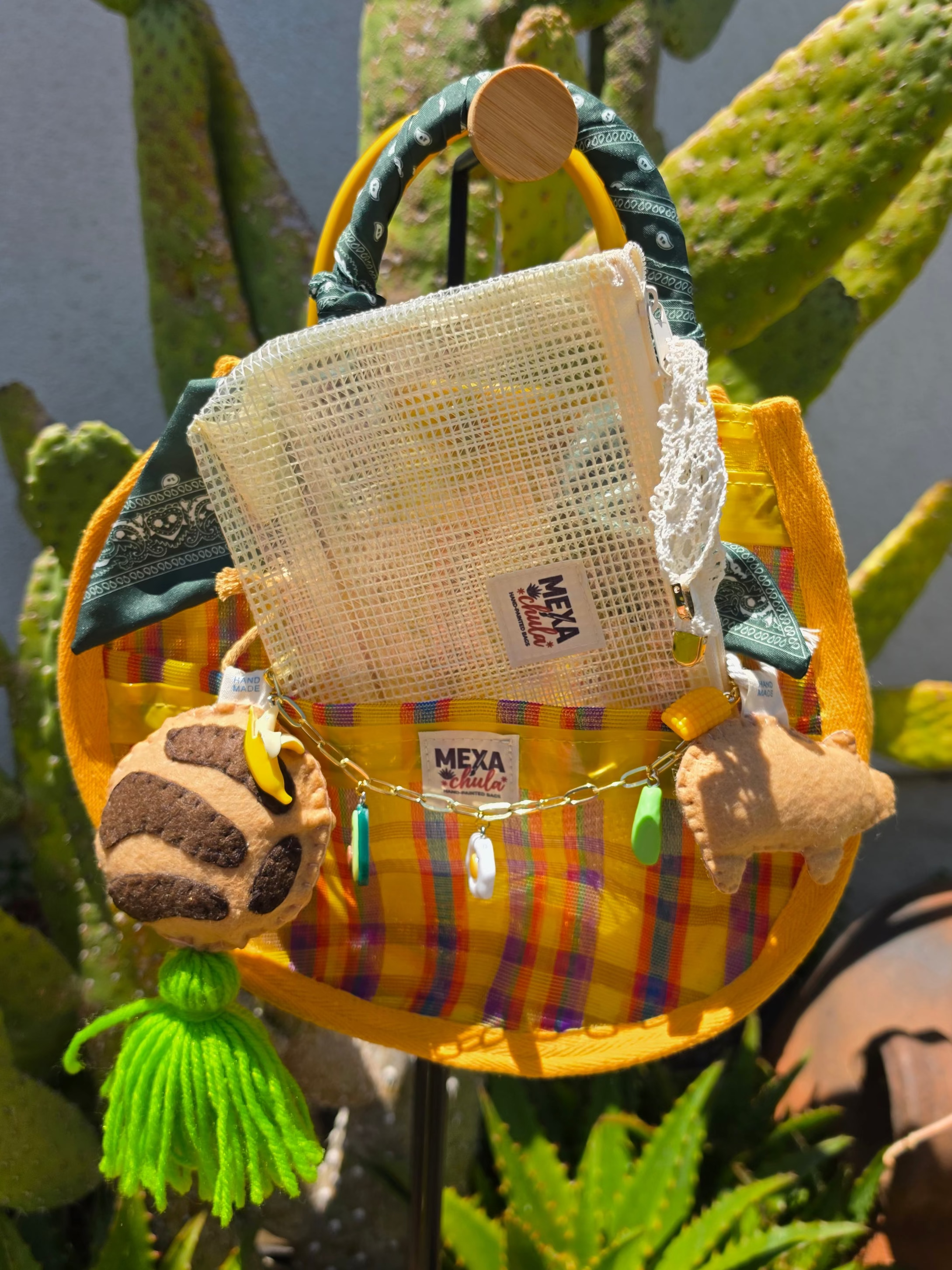 Bolso "Chula Circular"– Edición Amarillo Cuadros con Charms de Panadería