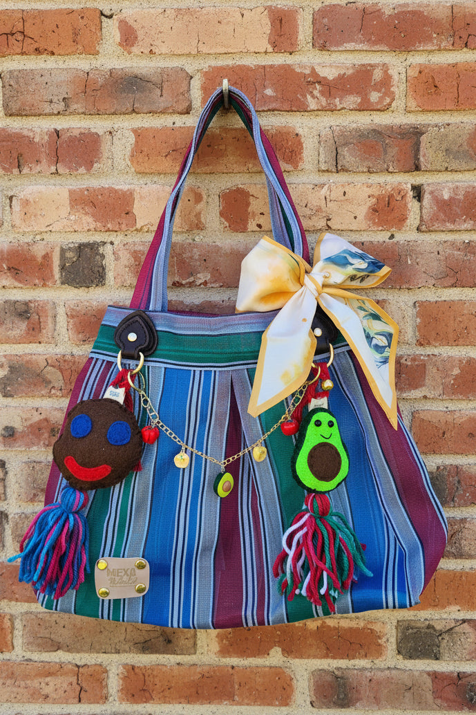Bolsa de mercado mexicana de rayas azul, verde y morado con set completo de charms