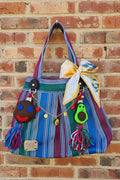 Bolsa de mercado mexicana de rayas azul, verde y morado con set completo de charms