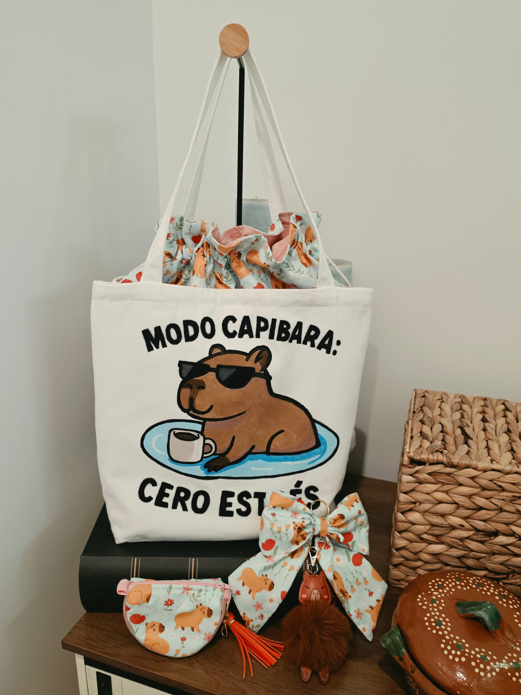 "Moda Capibara: Cero Estrés" (Set Premium de 4 Piezas)