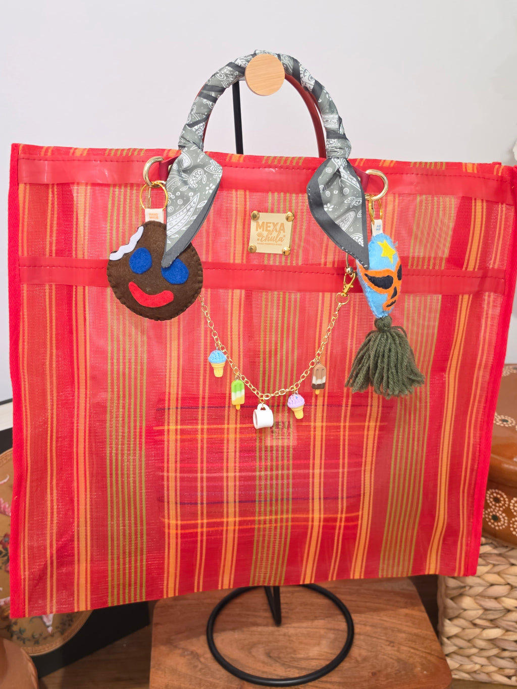 Bolso de Mercado Grande "Lucha y Dulzura" con Dijes de Luchador y Galleta Artesanal