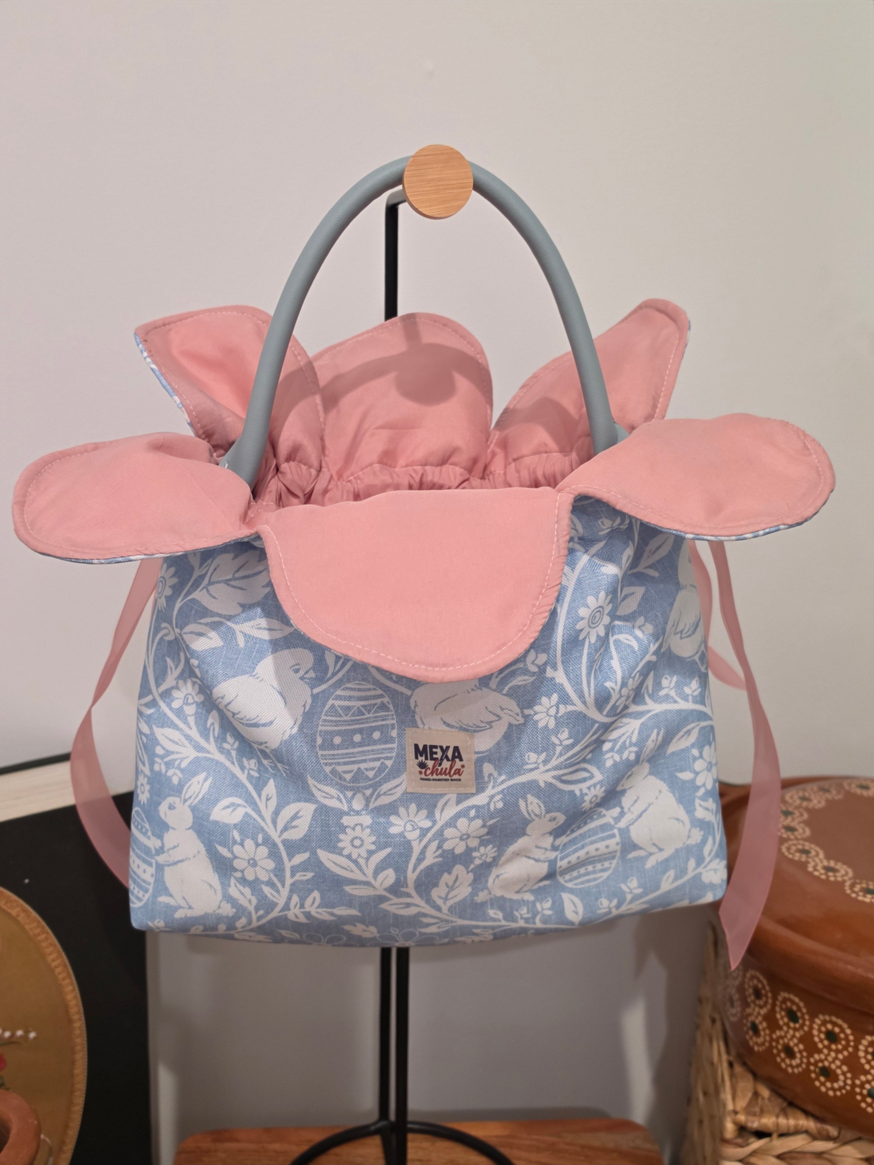 Bolso Estilo "Flor de Primavera" con Estampado de Conejitos