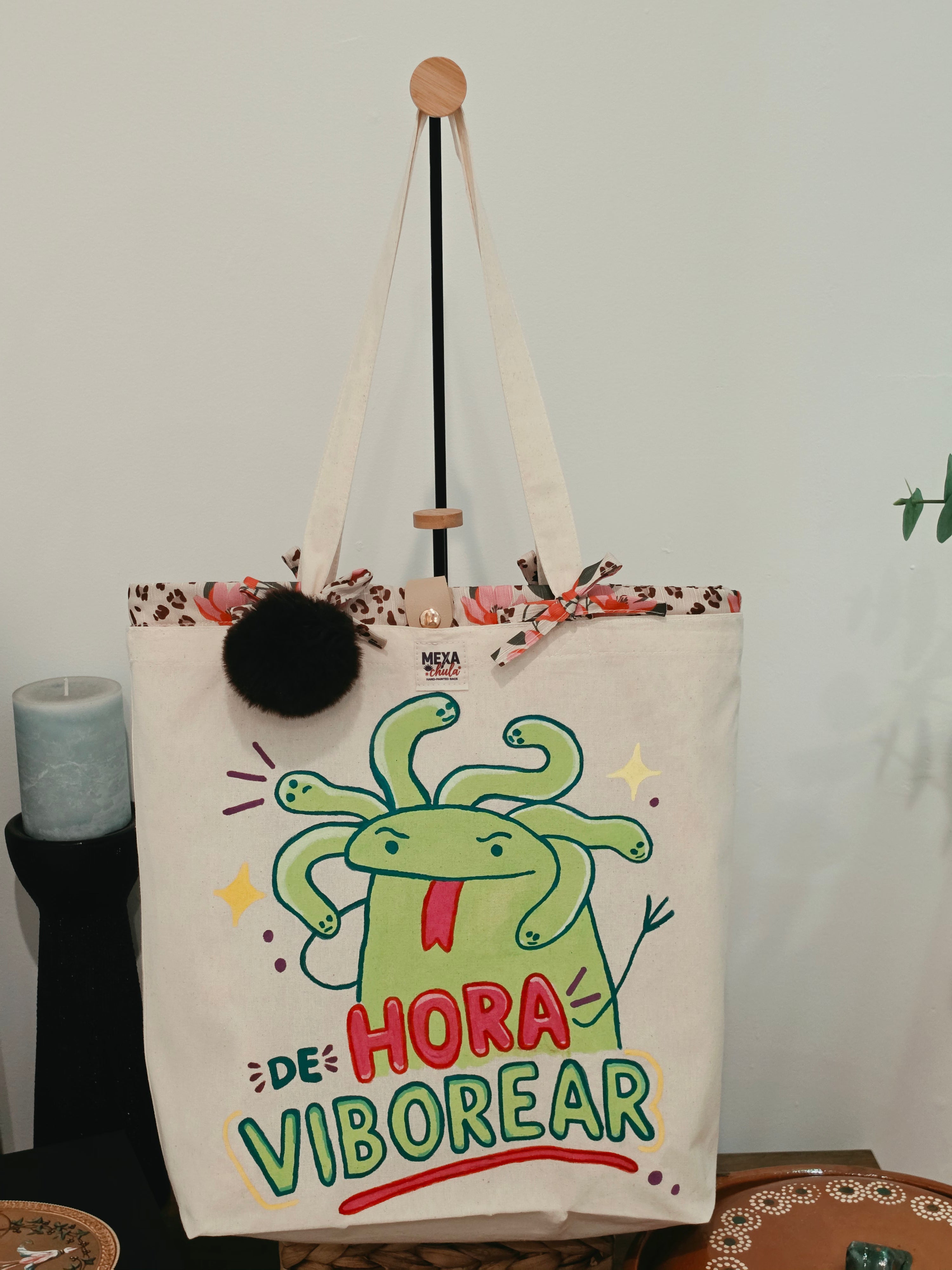 Tote Bag Pintada a Mano "De Hora de Viborear" - Set Premium 2 en 1 Desmontable