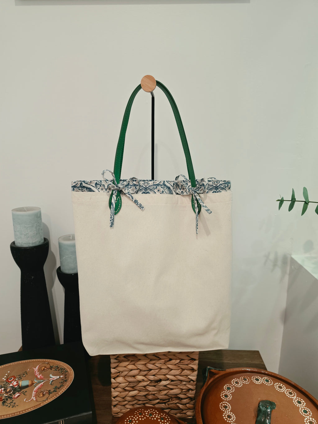 Tote Bag Pintada a Mano "Sobreviviente a la Chancla" - Set Premium 2 en 1 Desmontable