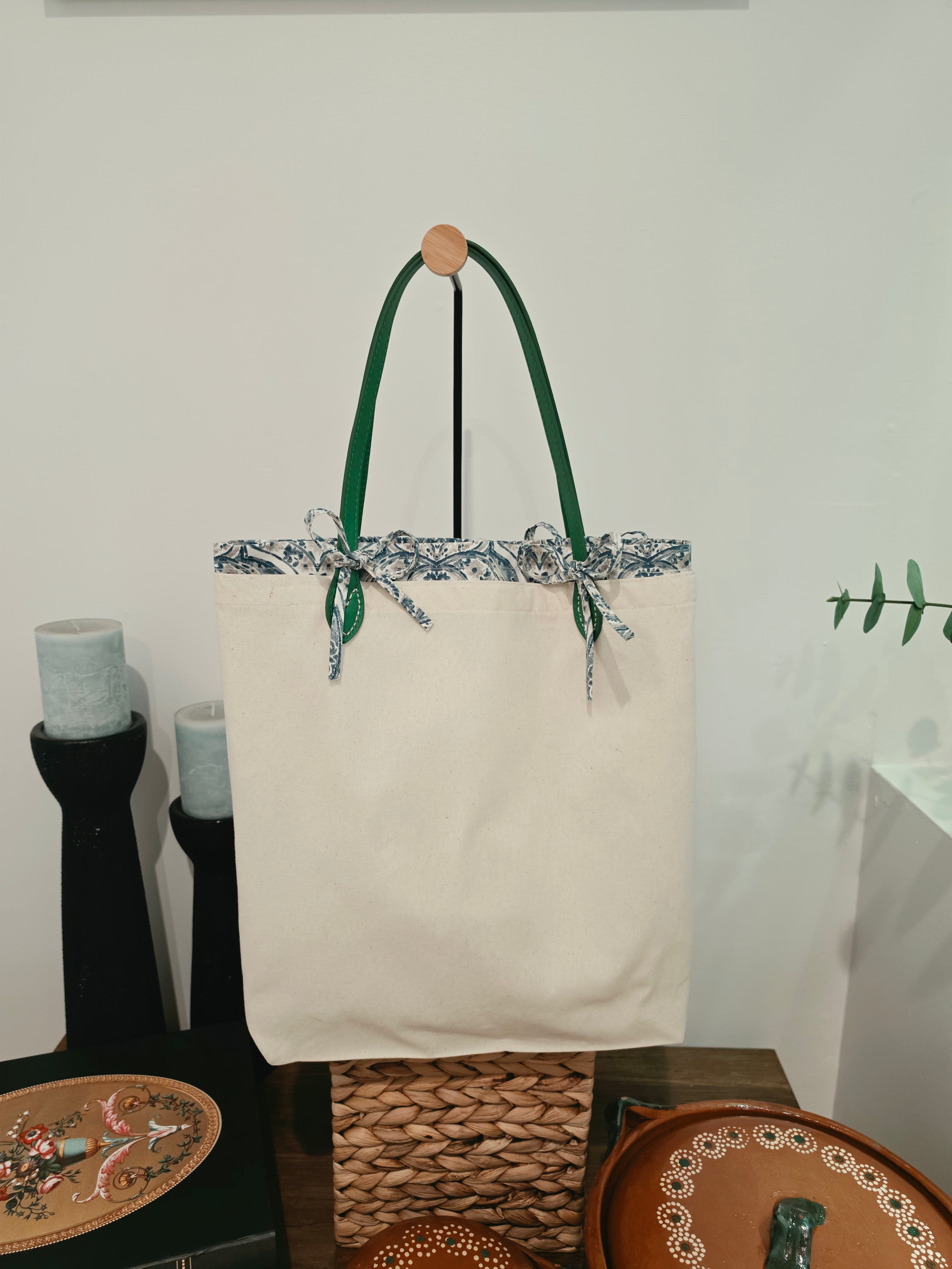 Tote Bag Pintada a Mano "Sobreviviente a la Chancla" - Set Premium 2 en 1 Desmontable