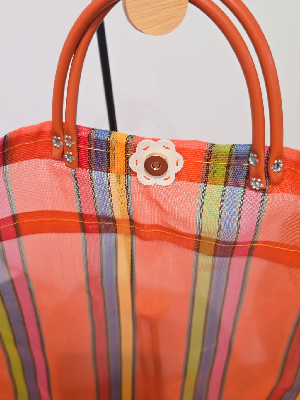 Bolso de Mercado Grande "Farmacia y Fiesta" con Dijes del Dr. Simi y Piñata Artesanal