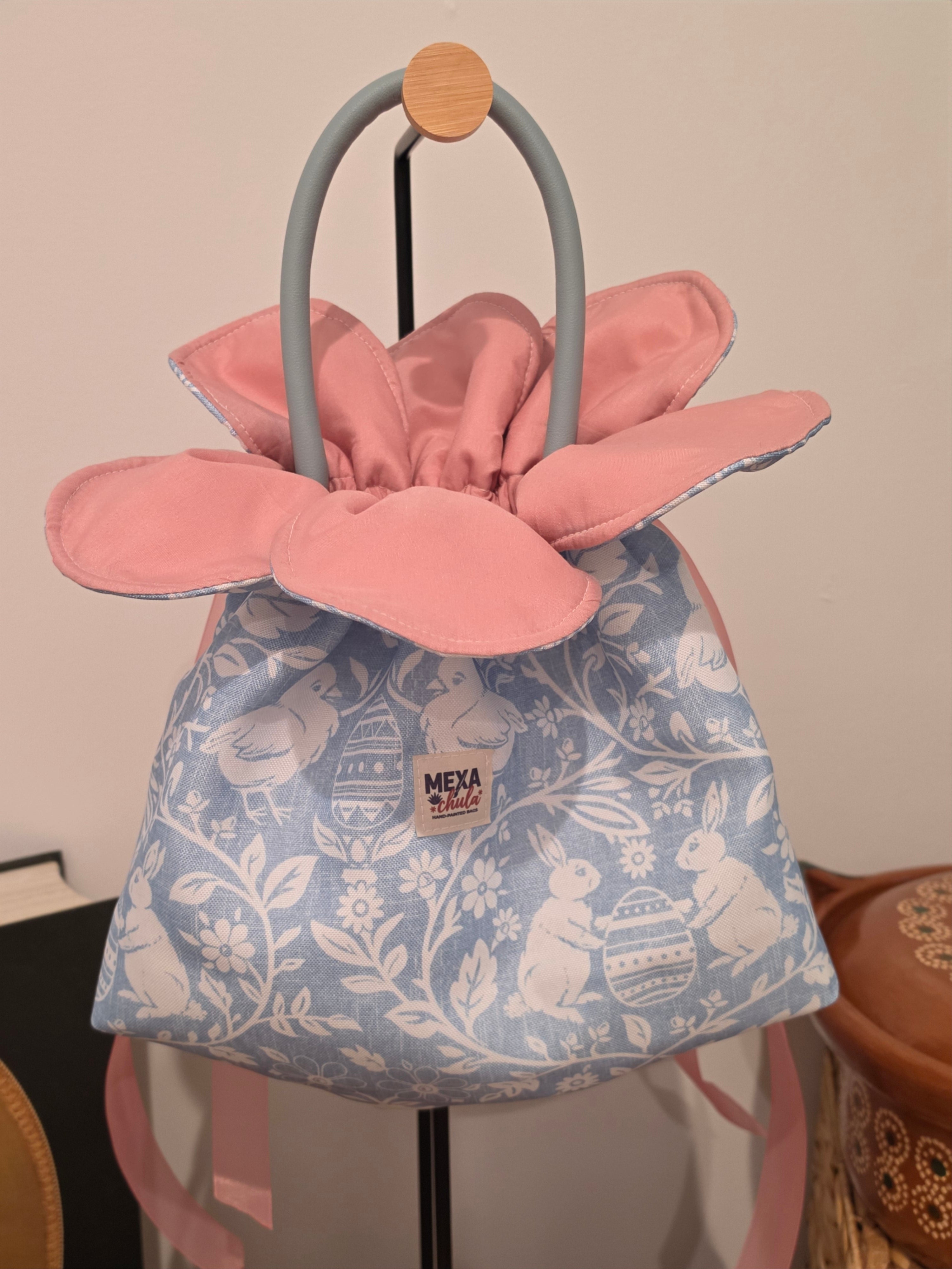 Bolso Estilo "Flor de Primavera" con Estampado de Conejitos