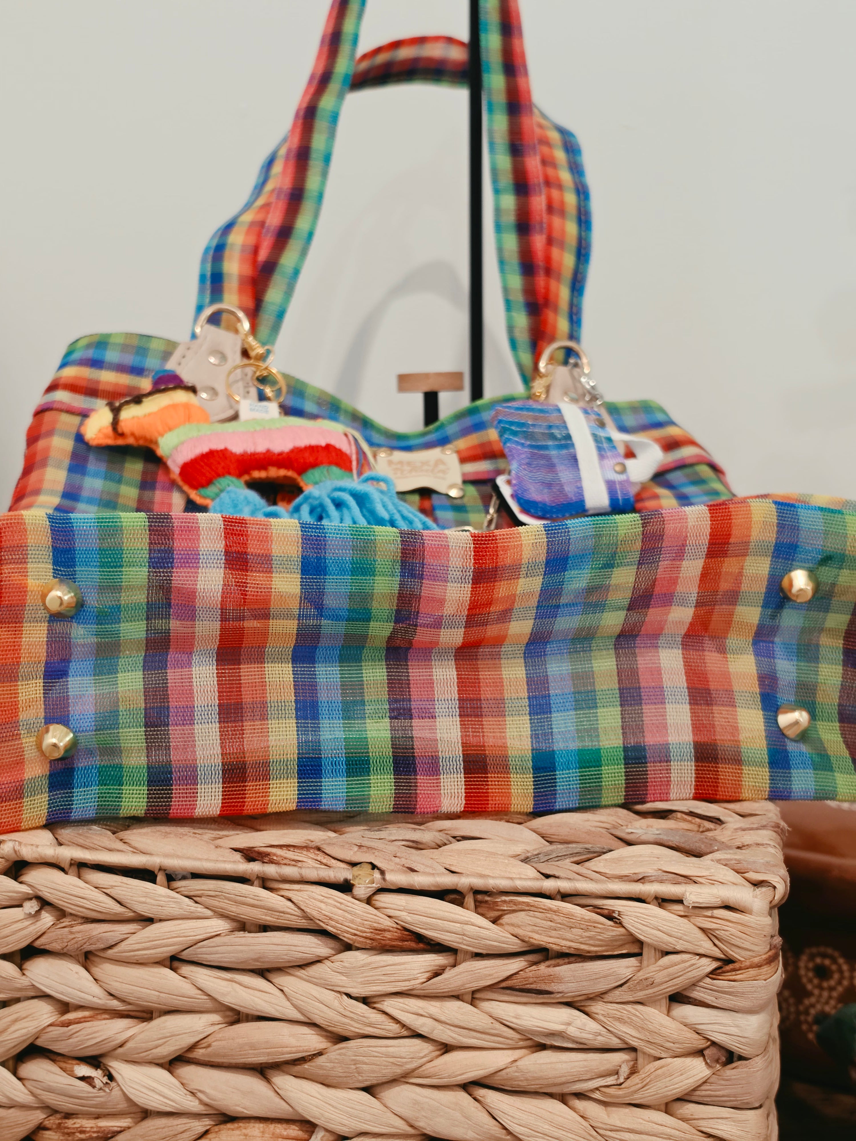Tote Bag Premium de Mercado "Fiesta Mexicana" - Multicolor con Dijes y Dijes de Colección