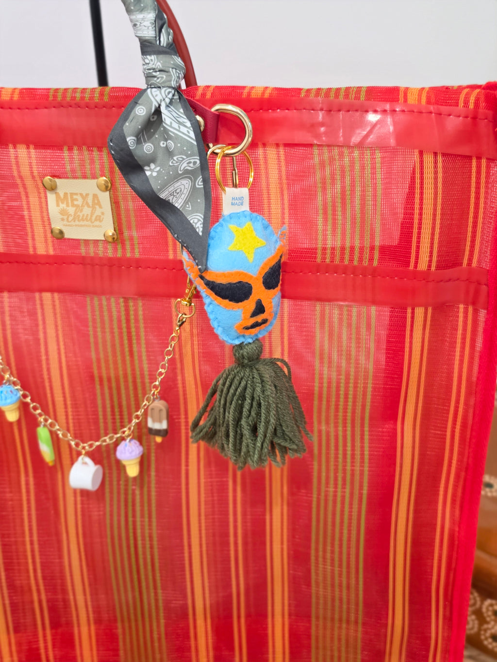Bolso de Mercado Grande "Lucha y Dulzura" con Dijes de Luchador y Galleta Artesanal