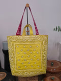 Tote Bag Acolchada Reversible "Bandana Mix" - Amarillo y Rosa Fiusha con Estuche de Lentes Combinado