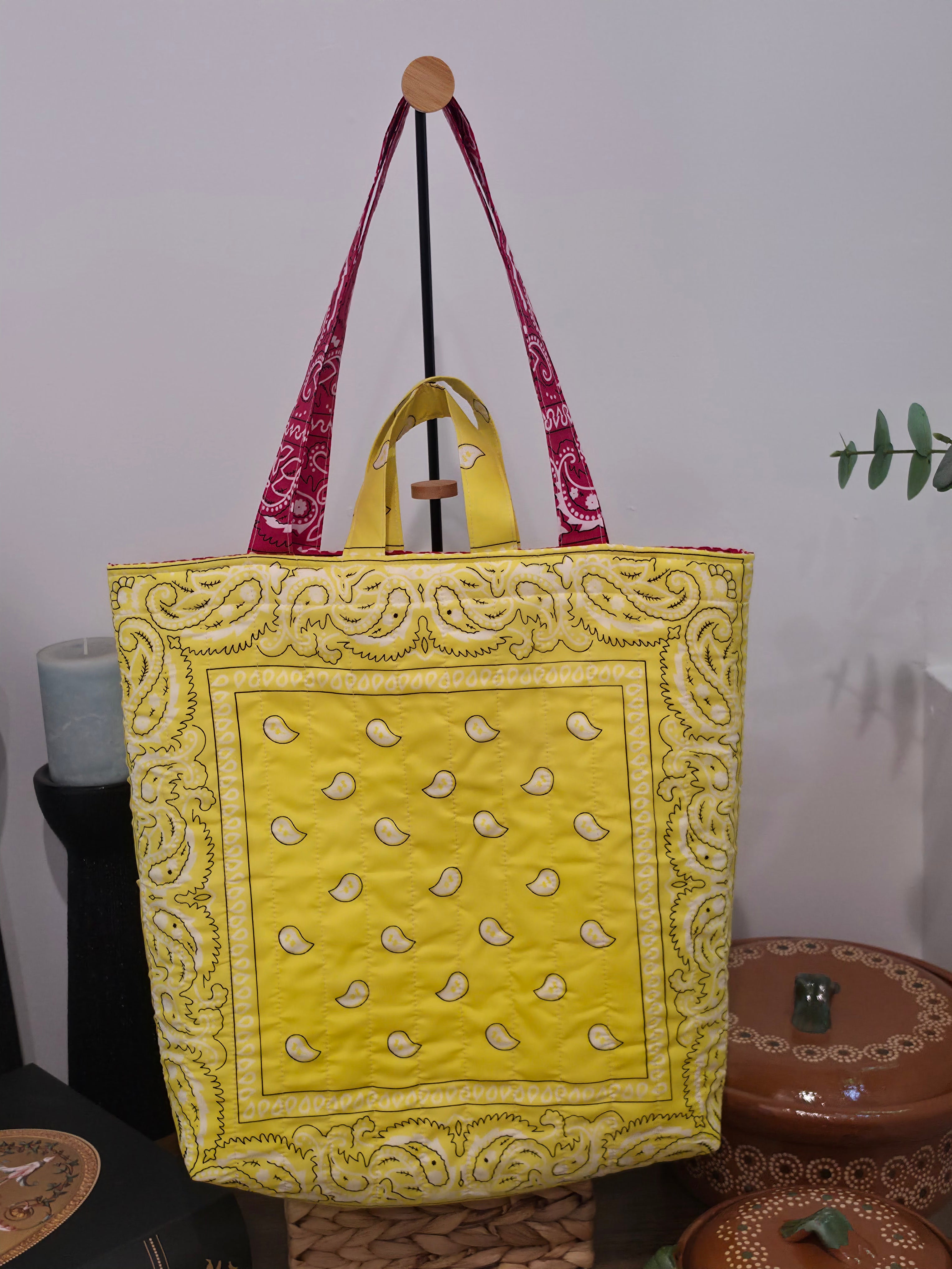 Tote Bag Acolchada Reversible "Bandana Mix" - Amarillo y Rosa Fiusha con Estuche de Lentes Combinado