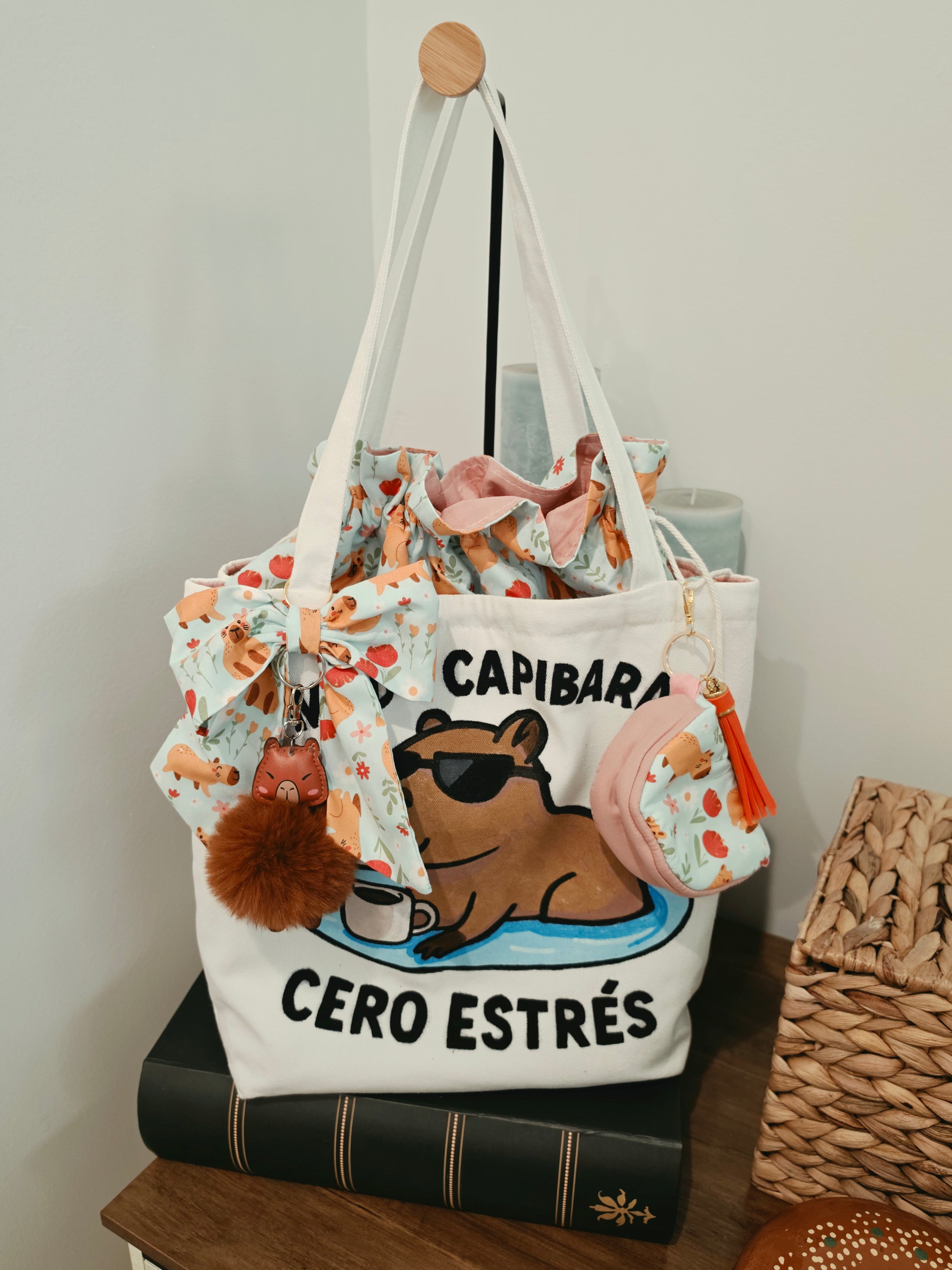 "Moda Capibara: Cero Estrés" (Set Premium de 4 Piezas)