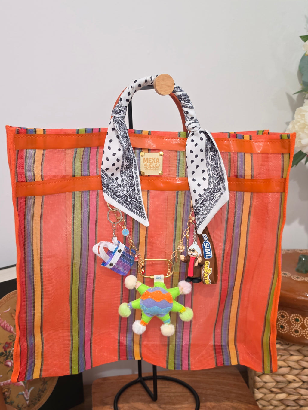Bolso de Mercado Grande "Farmacia y Fiesta" con Dijes del Dr. Simi y Piñata Artesanal