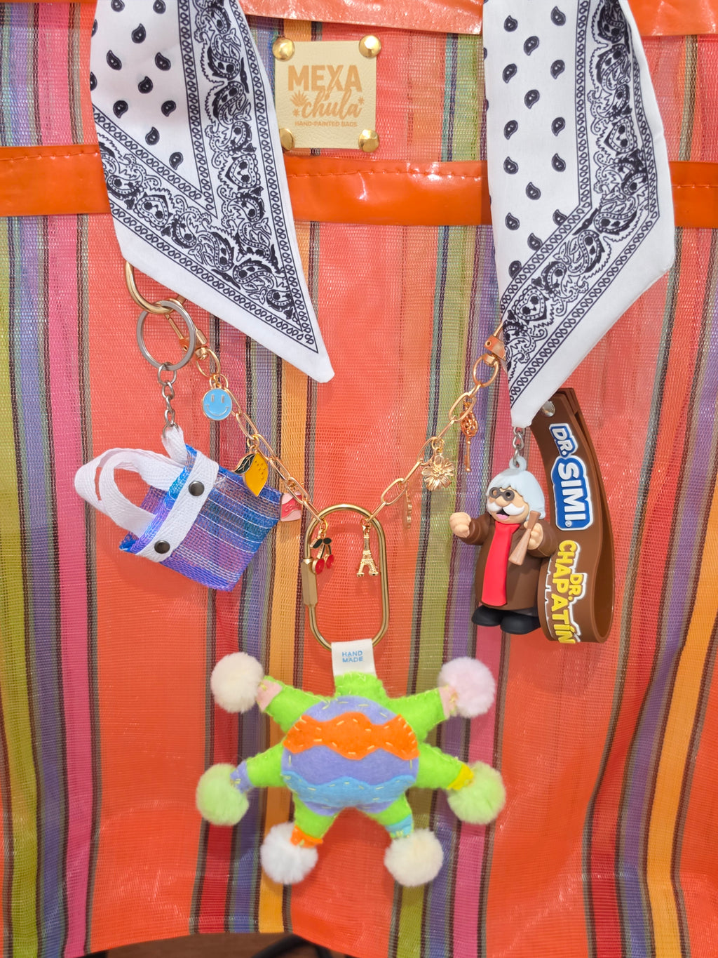 Bolso de Mercado Grande "Farmacia y Fiesta" con Dijes del Dr. Simi y Piñata Artesanal